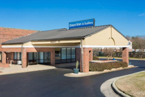 Гостиница Days Inn & Suites by Wyndham Rocky Mount Golden East  Рокки Моунт